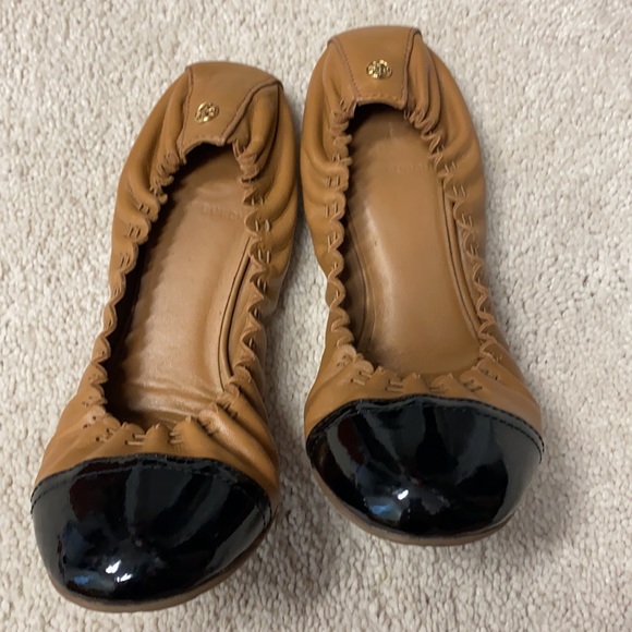 Tory Burch Patent Abbey Flat - Picture 3 of 4